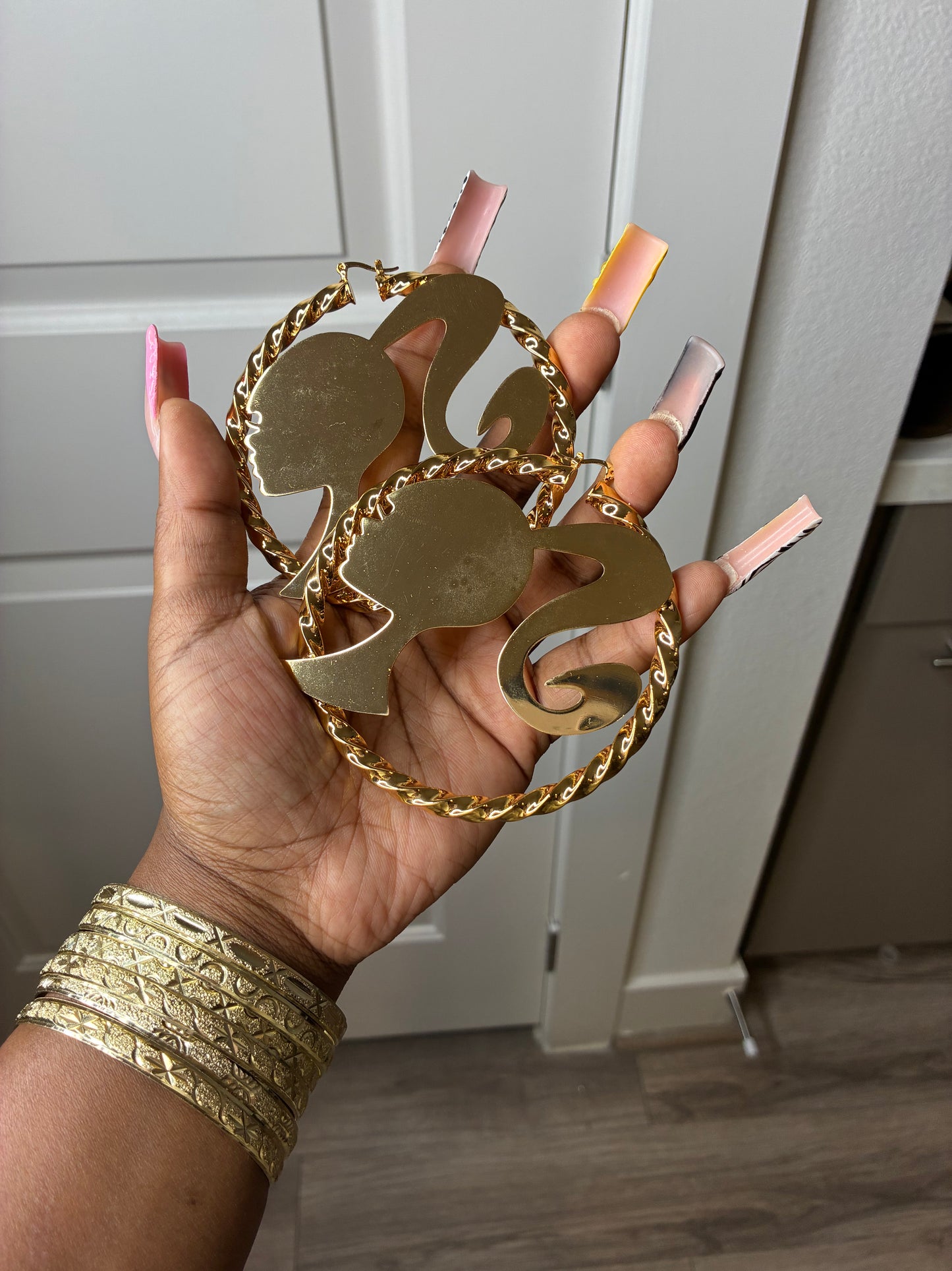 “IT Girl Hoops”